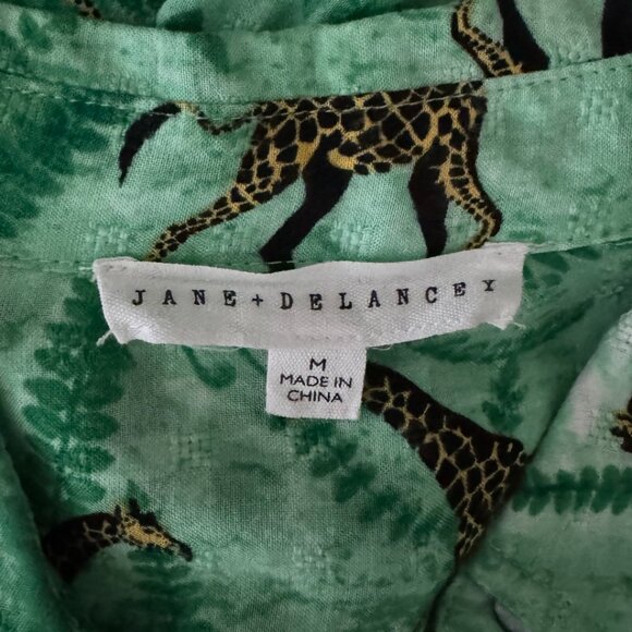 Jane + Delancey - Giraffe Print Long Button-Down Tunic in Green - Picture 6 of 9